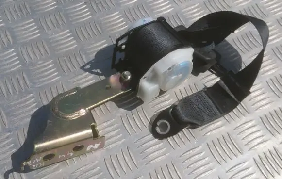Toyota Avensis T250 Rear seatbelt 7337005081C0