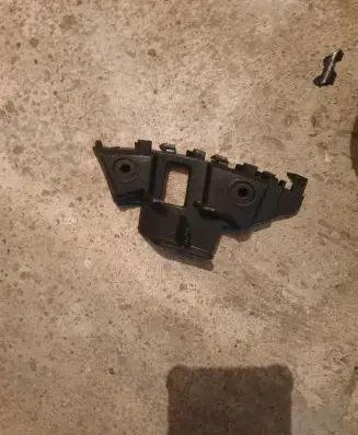 Volkswagen Jetta VI Front bumper mounting bracket 5C6807183