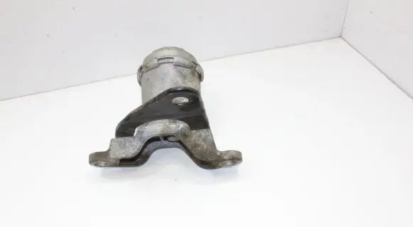 Volvo V60 Engine mount bracket