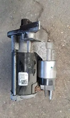 Dacia Sandero Starter motor 233002596R