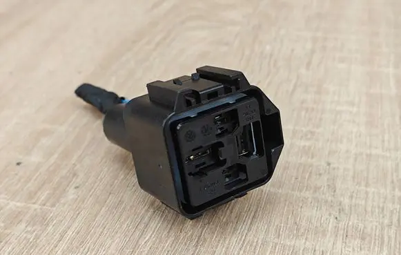 BMW 4 G22 G23 G24 G26 Coolant fan relay 9207914