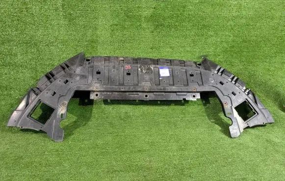 Volvo V40 Front bumper skid plate/under tray 31383736