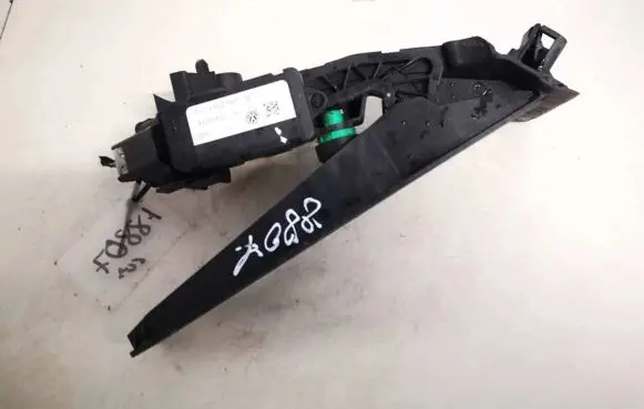 Accelerator throttle pedal