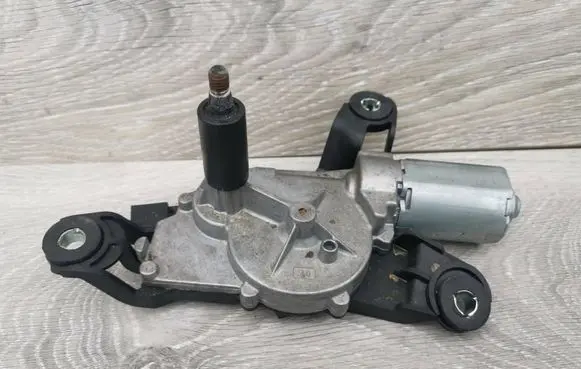 Mitsubishi Colt Rear window wiper motor MN105031 0390201599