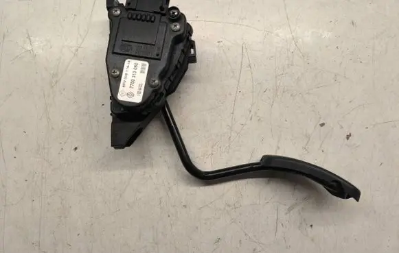 Renault Trafic II (X83) Accelerator throttle pedal 7700313060 6PV00811914