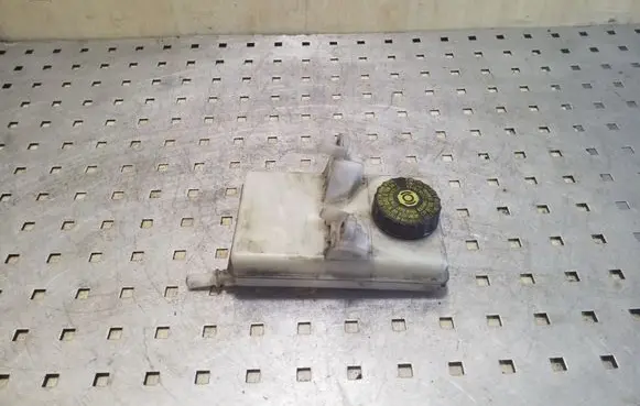 Brake fluid reservoir