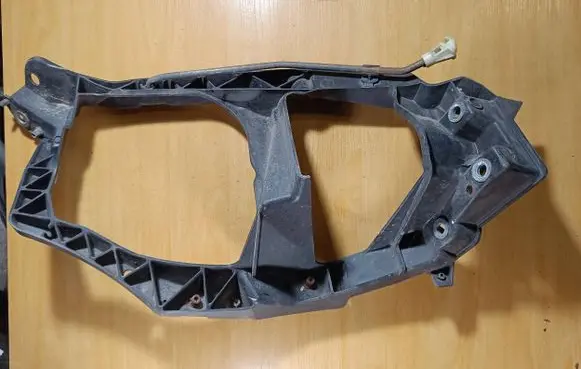 Mitsubishi Colt Headlight/headlamp mounting bracket MN105059