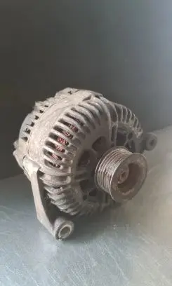 BMW 5 E60 E61 Generator/alternator 7797521