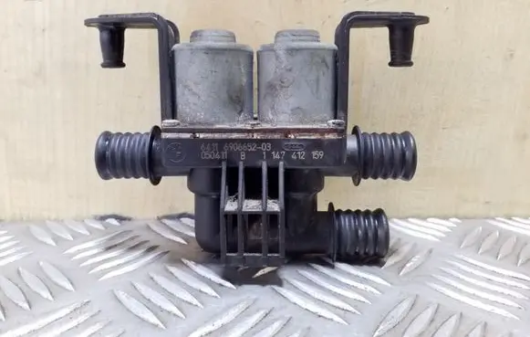 BMW X5 E53 Coolant heater control valve 64116906652