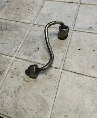 Fuel injector supply line/pipe