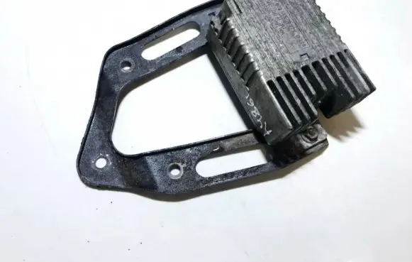 Mercedes-Benz A W168 Coolant fan relay a0235456832