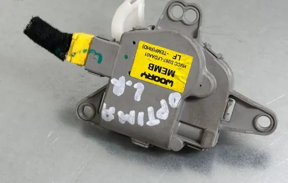 KIA Optima A/C air flow flap actuator/motor D267LFDAA01