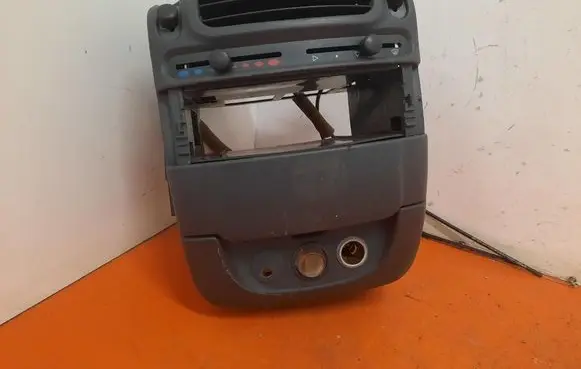 Smart ForTwo I Radio/GPS head unit trim 993790002