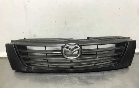 Mazda B2500 Front grill UM4750710