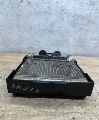 BMW 5 F10 F11 Engine oil radiator 7572542 P8413002