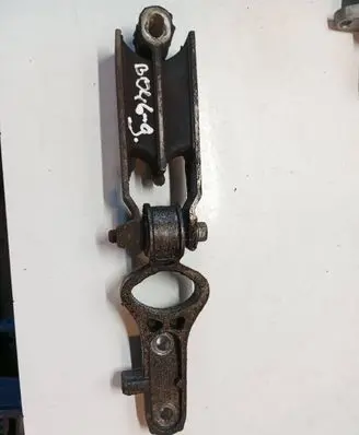 Engine mount bracket