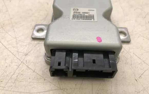 Mazda 3 III Fuel injection pump control unit/module PE0218561
