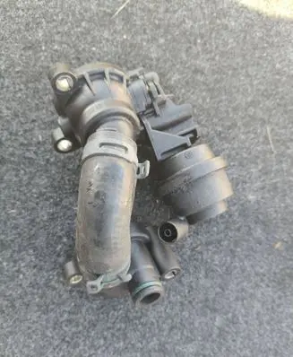 Audi Q7 4L Engine coolant pipe/hose 059121737
