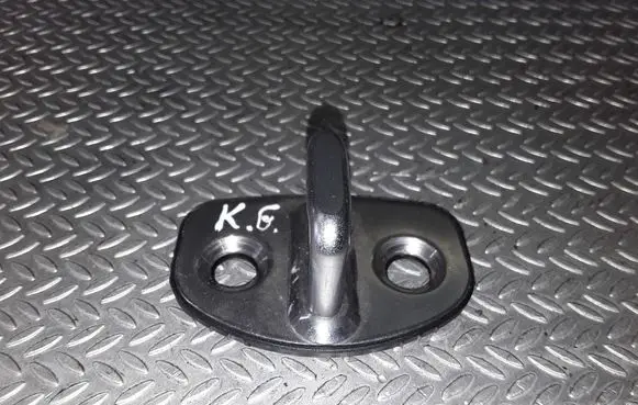 Skoda Octavia Mk2 (1Z) Rear door lock loop/hook striker 1Z0837033C
