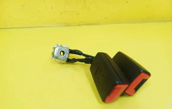 Volkswagen Polo IV 9N3 Rear seatbelt buckle 6Q0857739C