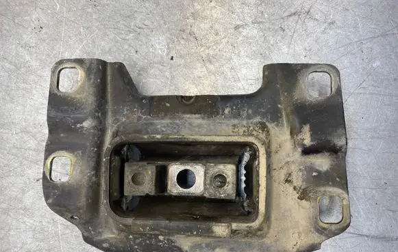 Volvo V50 Engine mount bracket 3M517M121 538837 538866
