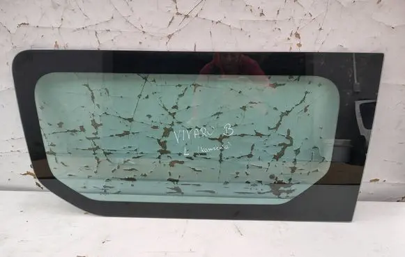 Opel Vivaro Side middle window/glass 