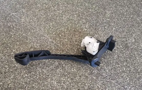 Volvo V70 Accelerator throttle pedal 30636003