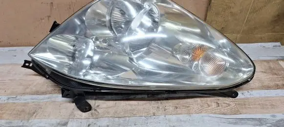 Toyota Corolla Verso AR10 Headlight/headlamp