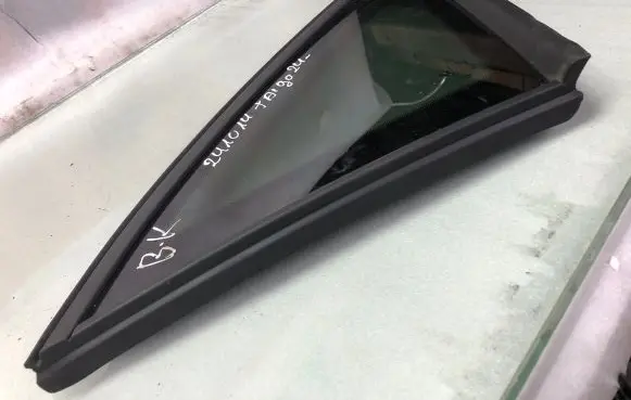 Volkswagen Taigo Rear side window 43r00101