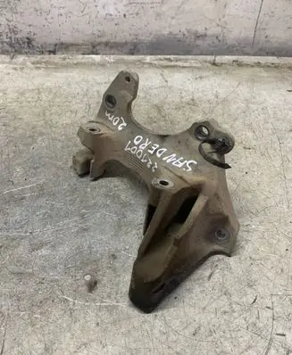 Dacia Sandero II Engine mounting bracket
