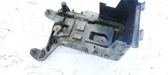 Volkswagen PASSAT B6 Battery box tray 1K0915333C