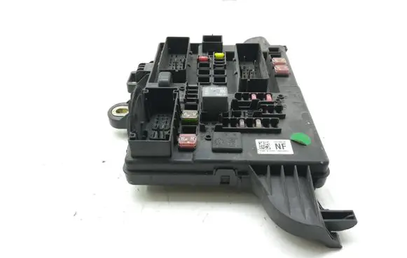 Opel Insignia A Fuse module 13277322