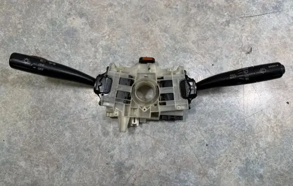 Subaru Impreza I Other switches/knobs/shifts 83111FC240