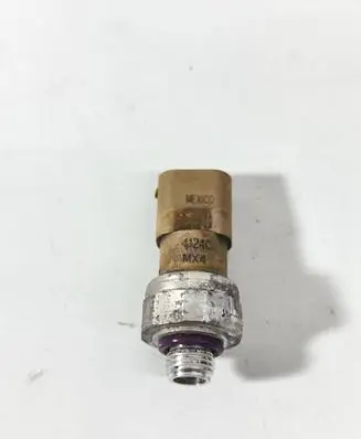 Mercedes-Benz Sprinter W906 Air conditioning (A/C) pressure sensor A2038211592 1124C