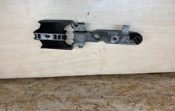 Volvo S90, V90 Engine mount vacuum valve 31430509