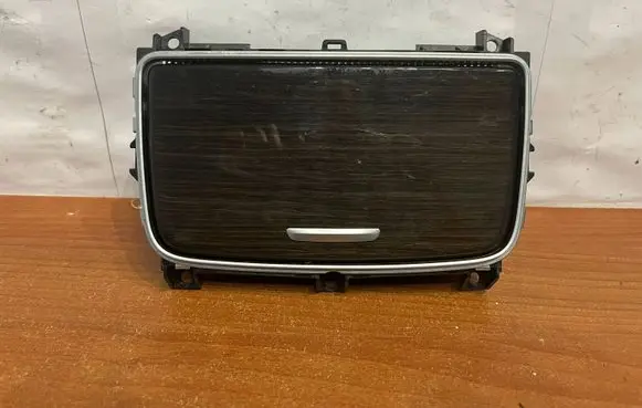 Cup holder front