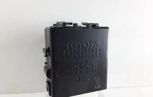 Toyota Prius (XW30) Window wiper relay 4230001111 8594047020