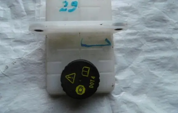 Renault Espace - Grand espace V Brake fluid reservoir 460917653R