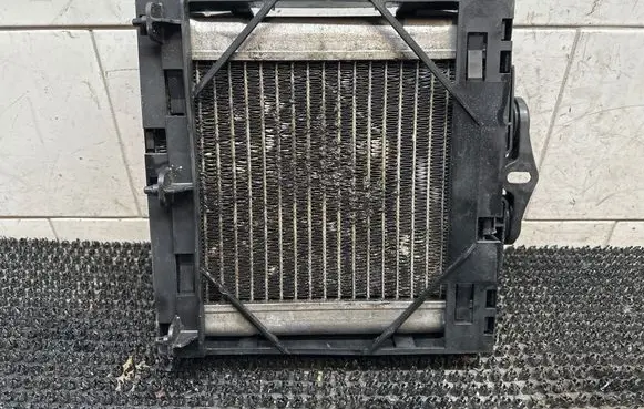 BMW 6 F12 F13 Engine oil radiator 7572542