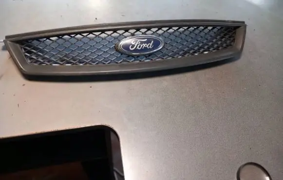 Ford Focus Front grill 4M518138AE