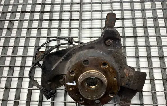 Opel Corsa D Front wheel hub spindle knuckle 