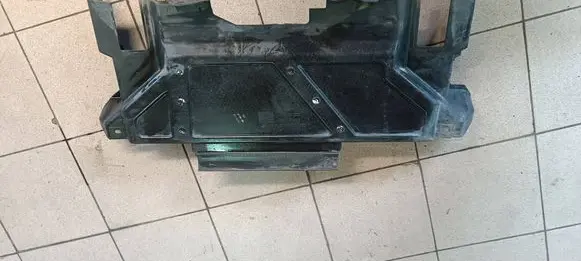 Mercedes-Benz ML W163 Engine splash shield/under tray A1635200923