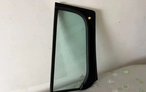 Volkswagen Touran III Rear vent window glass 5TA845214 DOT682M3236AS2