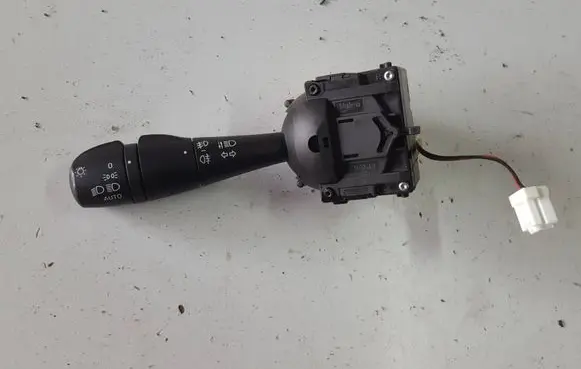 Renault Captur Wiper control stalk E10670323