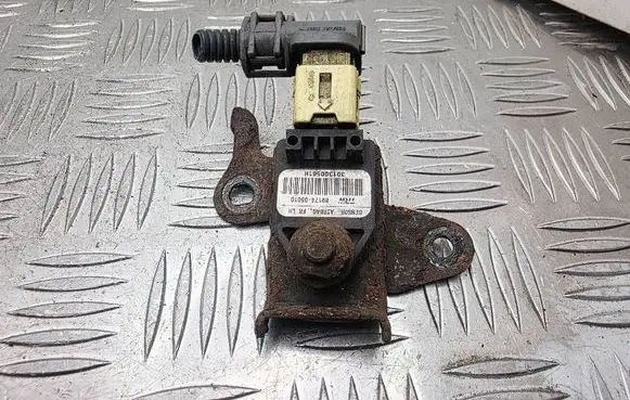 Toyota Avensis T250 Airbag deployment crash/impact sensor 8917405010