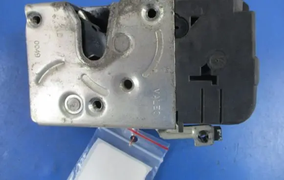 Peugeot 206 Front door lock