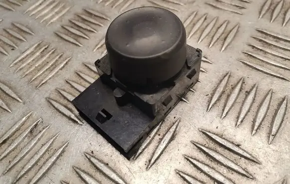 Opel Astra J Seat control switch 13285104