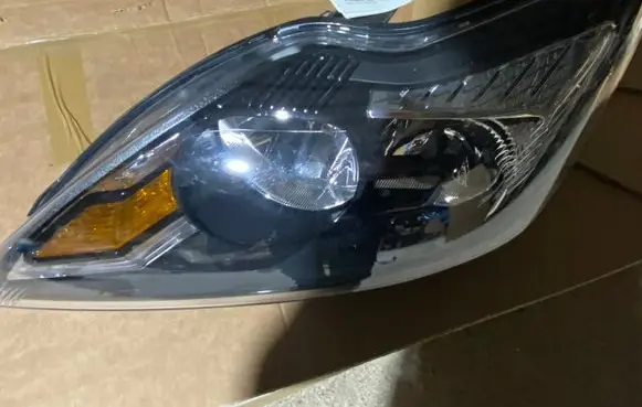 Ford Focus Headlight/headlamp 8M5113101CF