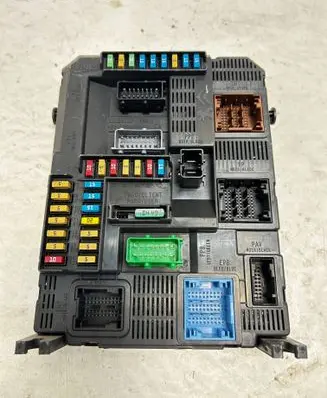 Peugeot 2008 I Fuse module 9807532080