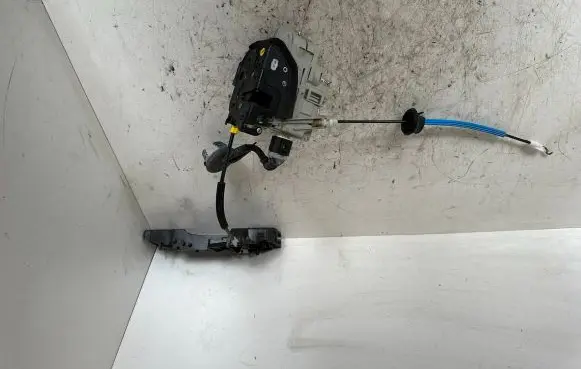 Audi A5 8T 8F Front door lock 8j2837015a